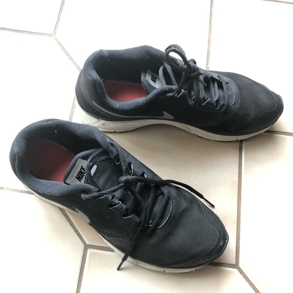 Mens Nike Vomero 8 size: 9 - Picture 2 of 9